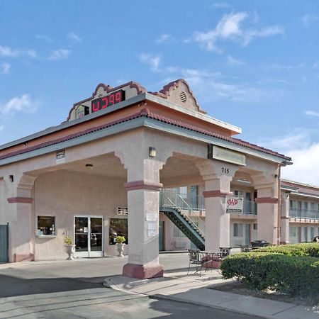 Отель Super 8 By Wyndham Tucson Downtown Convention Center Экстерьер фото