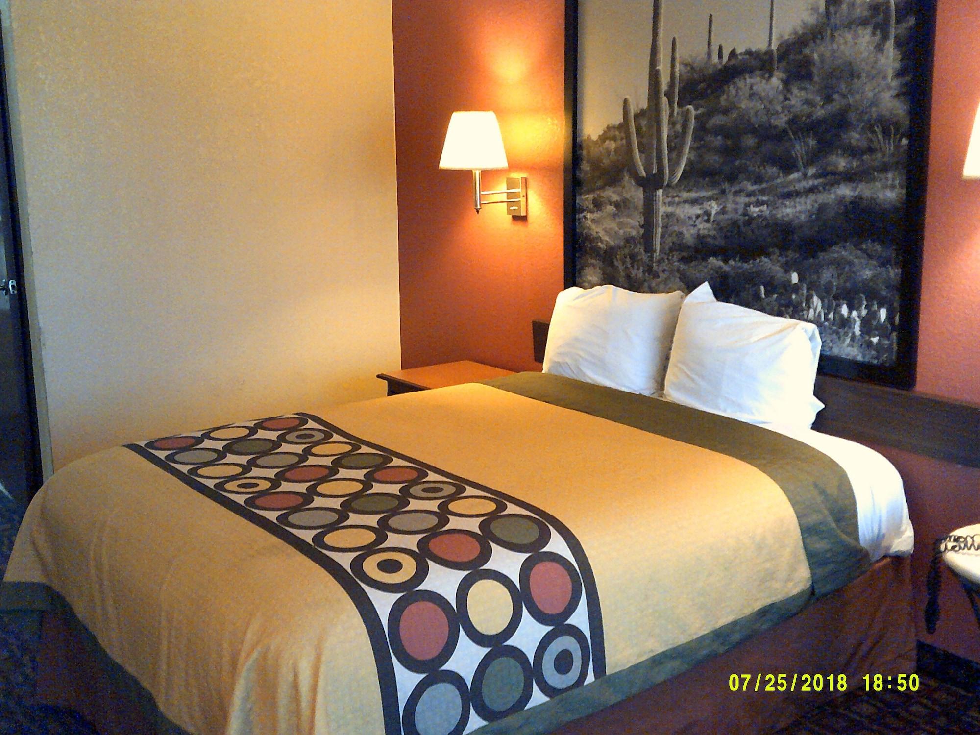 Отель Super 8 By Wyndham Tucson Downtown Convention Center Экстерьер фото