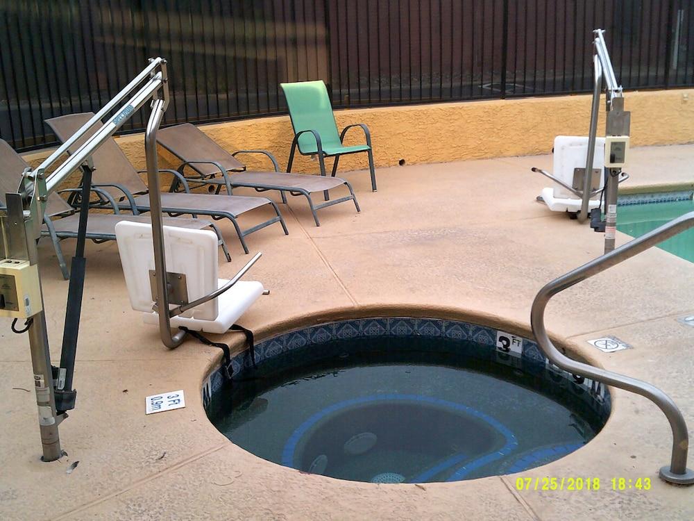 Отель Super 8 By Wyndham Tucson Downtown Convention Center Экстерьер фото