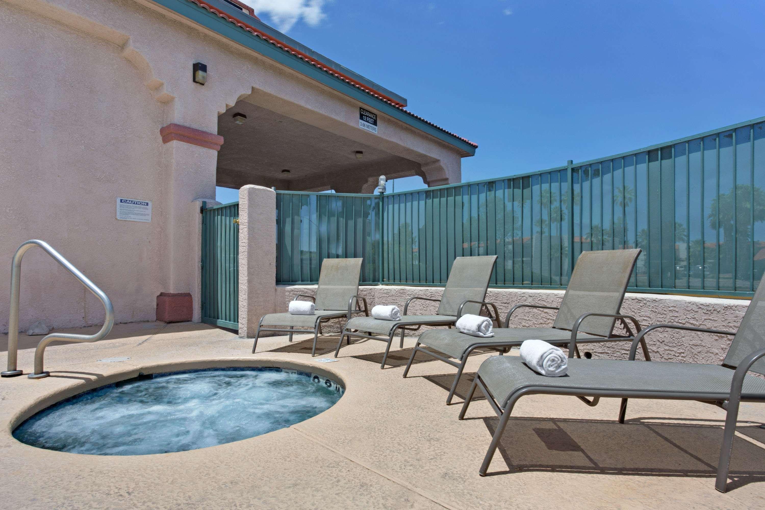 Отель Super 8 By Wyndham Tucson Downtown Convention Center Экстерьер фото
