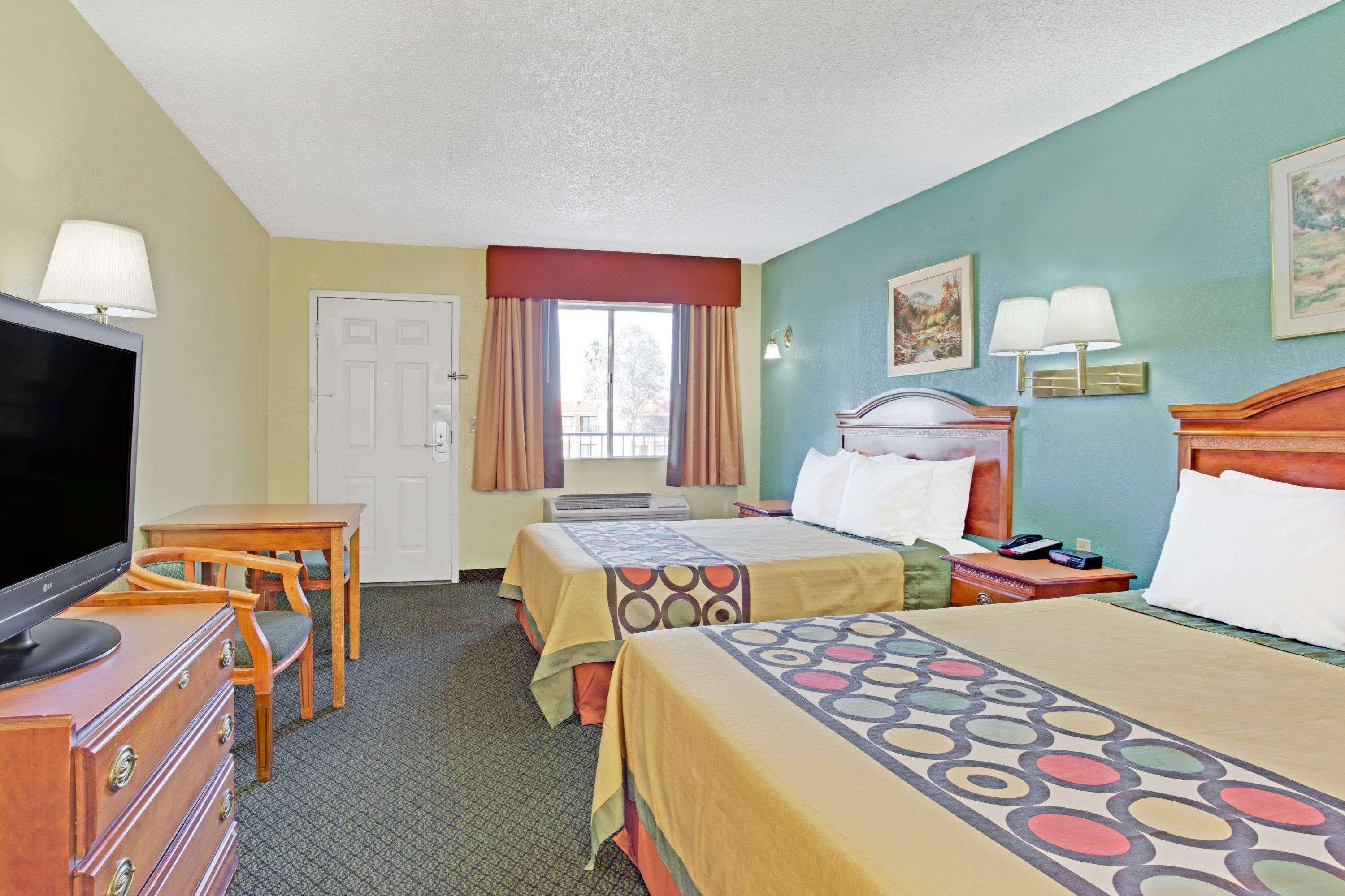 Отель Super 8 By Wyndham Tucson Downtown Convention Center Экстерьер фото