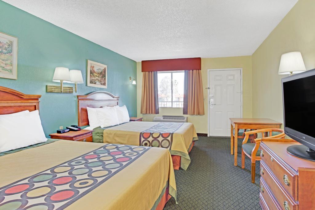 Отель Super 8 By Wyndham Tucson Downtown Convention Center Экстерьер фото