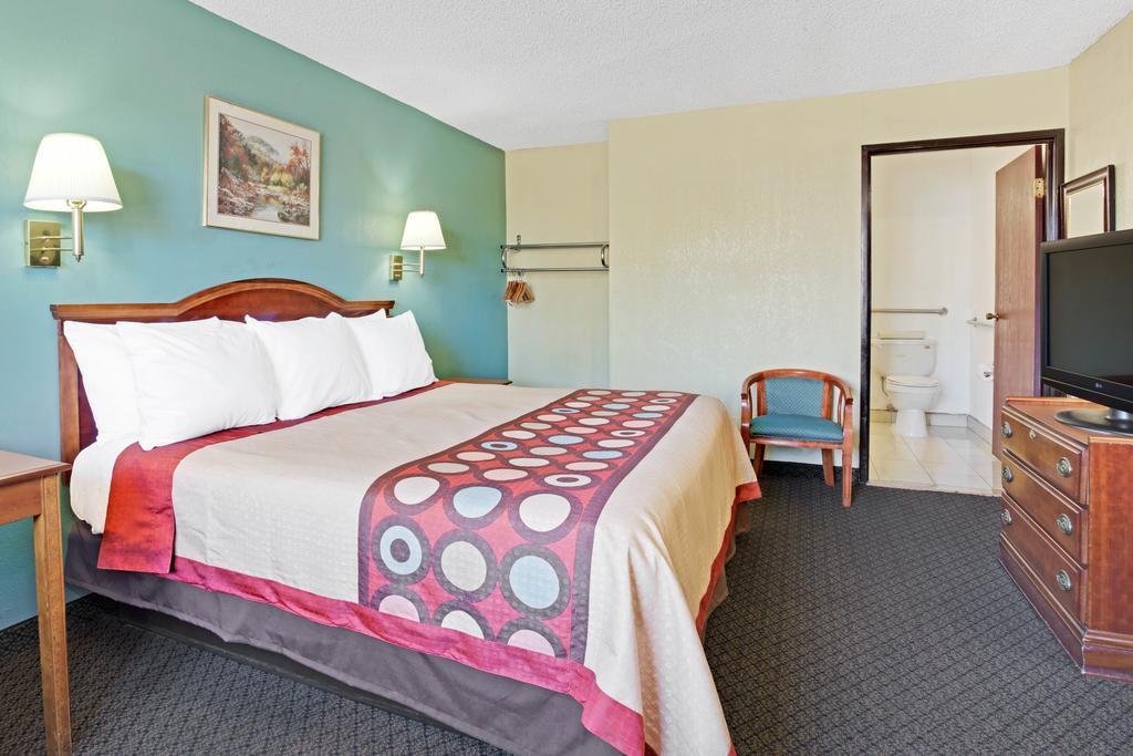 Отель Super 8 By Wyndham Tucson Downtown Convention Center Экстерьер фото