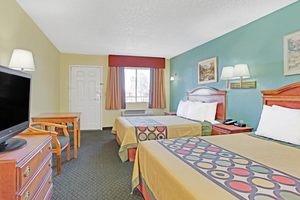 Отель Super 8 By Wyndham Tucson Downtown Convention Center Экстерьер фото